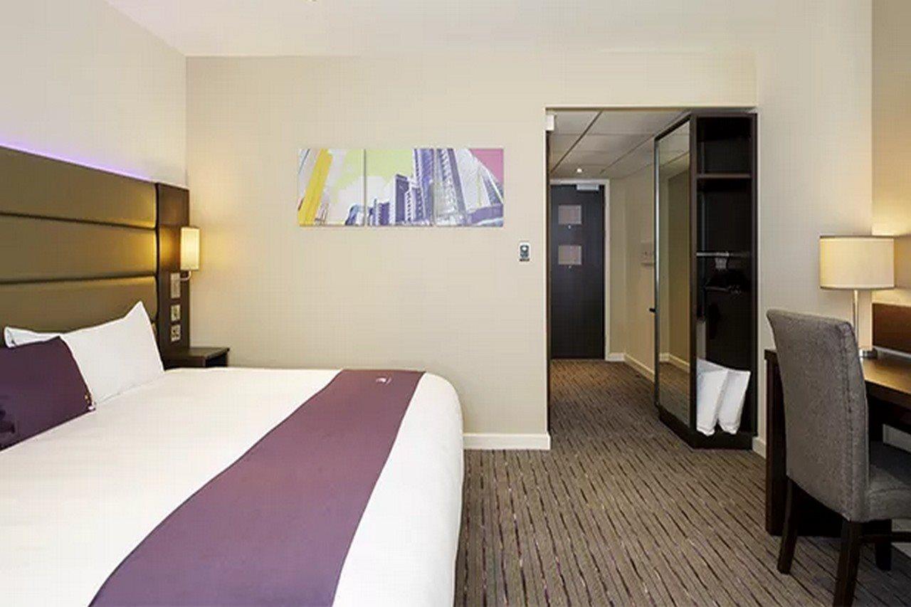 Premier Inn Manchester West Didsbury Exterior photo
